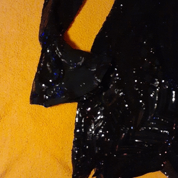 Black sequins dress - Picture 3 of 5